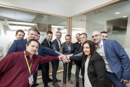 We’re off! The developers (SIRIN Development) and designers (ATP and subcontractor SWECO) at the ceremonial signing of the contract.<br><span class='image_copyright'>Kęstutis Garbonis</span><br>