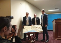 from left: Dario Travaš, ATP Partner and Head of Design, Christoph Traunig, Investor and CEO of M.L. Bay Development d.o.o. together with Stipe Petrina, Mayor of Primosten.<br><span class='image_copyright'>ATP</span><br>