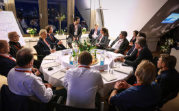 Diskussionsrunde zum Thema „Was tun mit den Klötzen“ in Hamburg<br><span class='image_copyright'>© ATP/Sommer</span><br>
